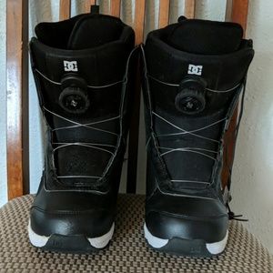 DC snowboarding boots